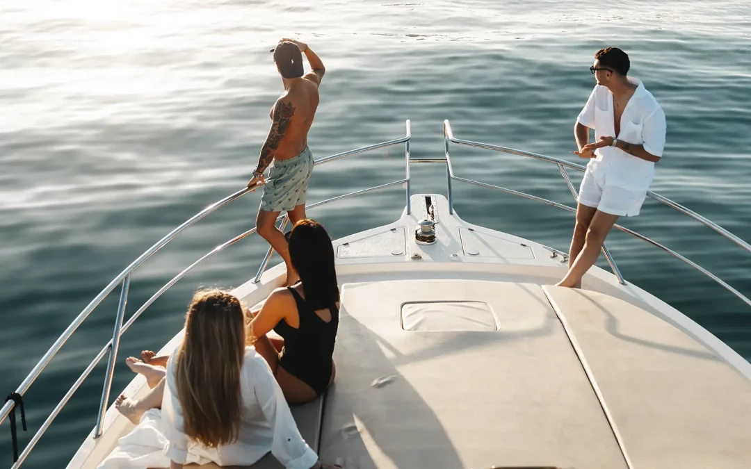 Alquiler de Barco Privado en Benalmádena: Navega a tu ritmo con Charter Azteka